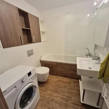 Bright New Build With Garage, Great View Apartman *