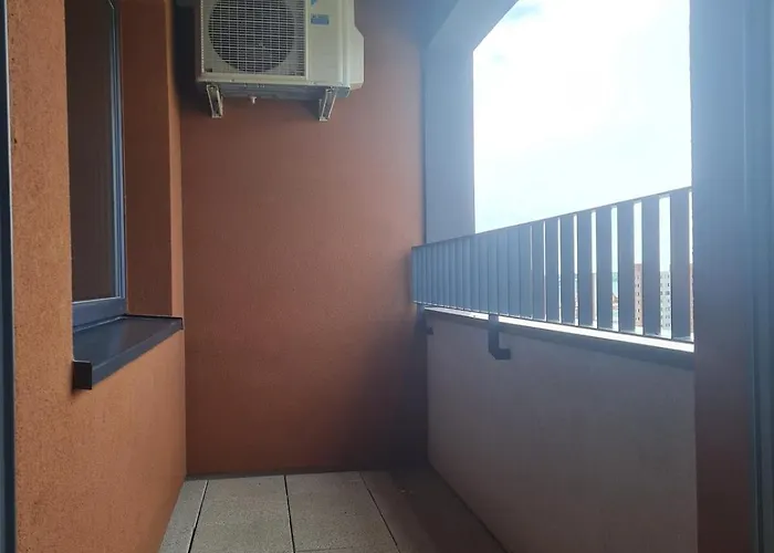 Bright New Build With Garage, Great View *